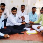 उपोषण सोडताना जामखेड तहसील समोर