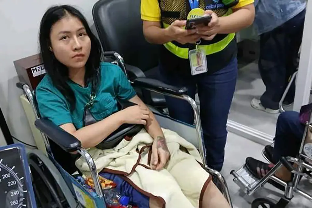 shocking-moment-furious-female-passenger-83728147