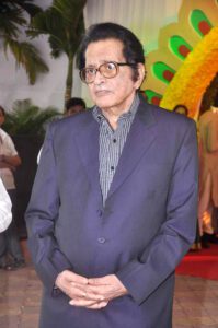 Manoj Kumar at Esha Deol's wedding at ISCKON temple 10 मनोज कुमार ईशा देओल यांच्या लग्नामध्ये ISCKON temple मधील एक दृश्य